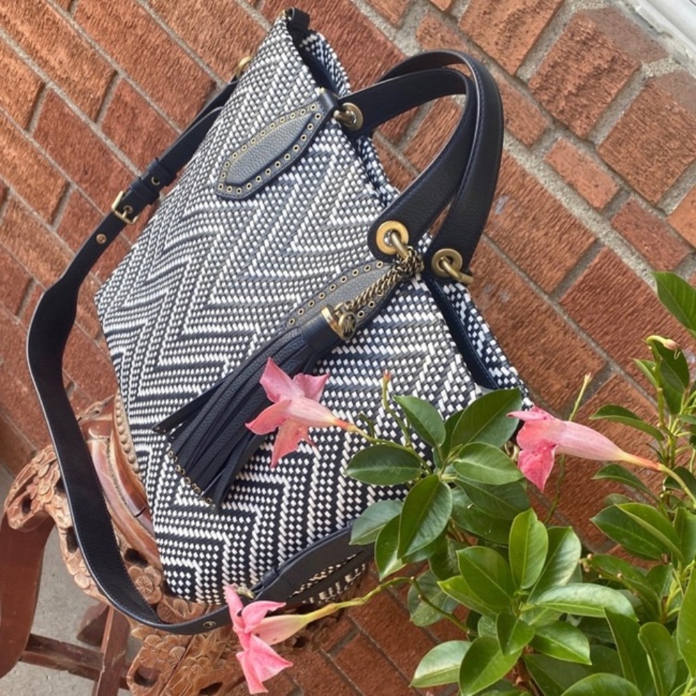 🤍💙gorgeous Micheal kors Brooklyn Large Woven Leather Satchel white and navy 🤍💙 - Picture 6 of 11